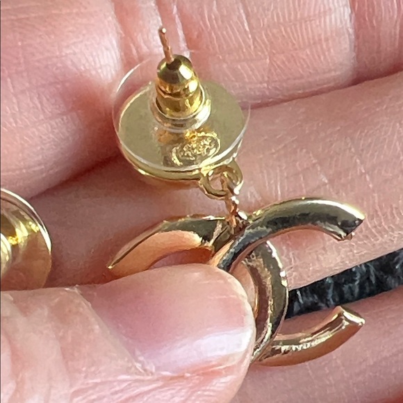 CHANEL Gold CC Logo Earrings - Picture 9 of 11